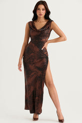 Robe longue de soirée vintage en satin à col bénitier et fente haute, effet tie-dye - Marron